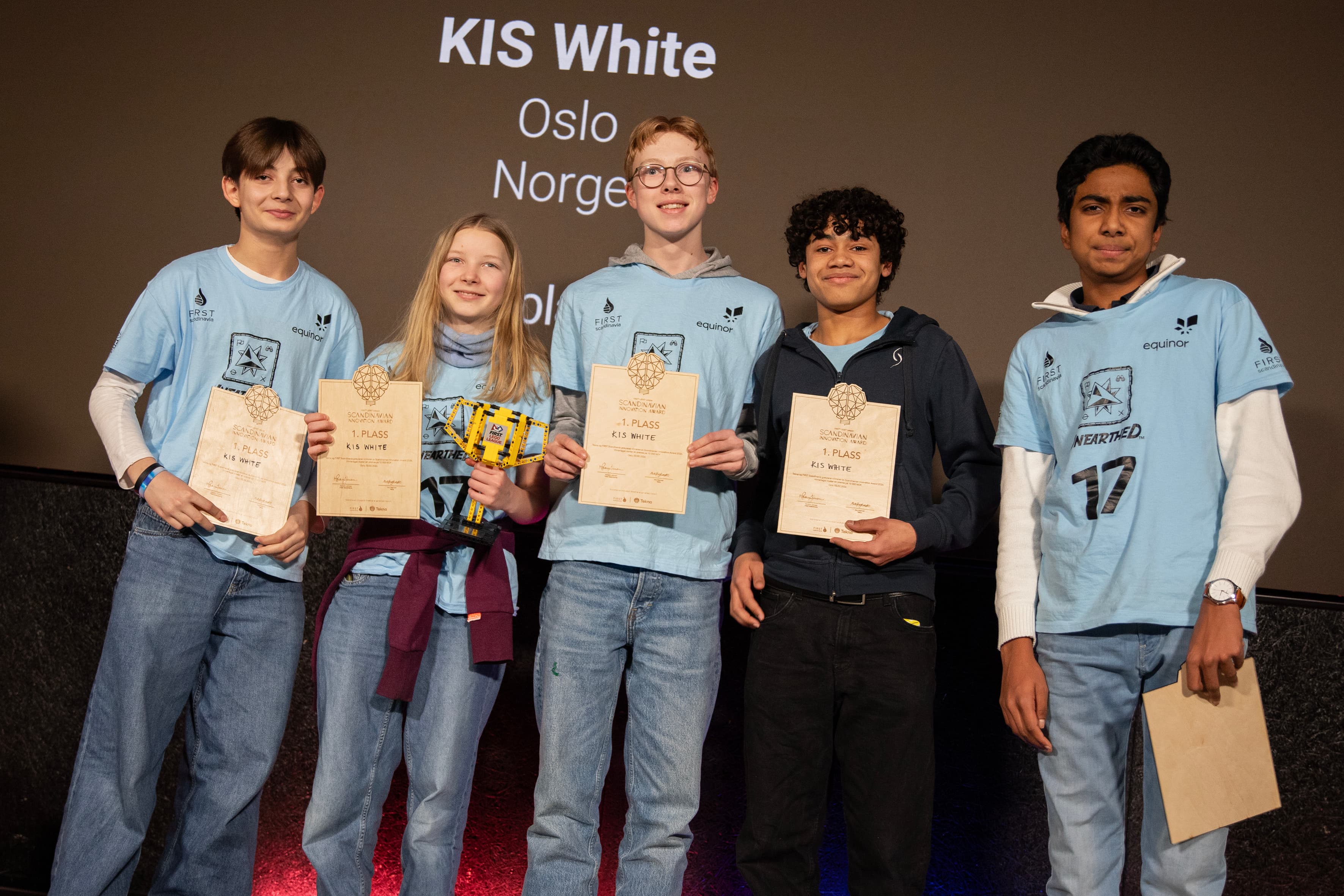 Kiswhite-1plass1